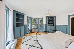 4-Bedroom Downtown Main St , great location!