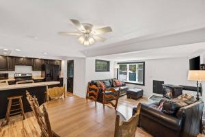 4-Bedroom Downtown Main St , great location!