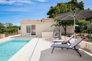 Villa Cvita for 2 people near Pula with private heated pool