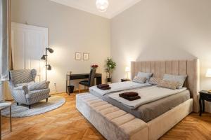 3BR Loft Apartment Heart of Bp Sleeps 8 PLUS