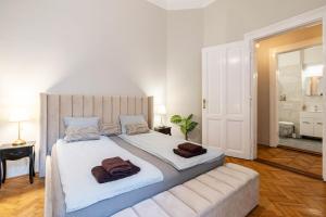 3BR Loft Apartment Heart of Bp Sleeps 8 PLUS