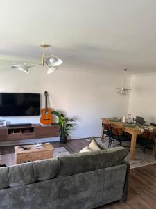 Wallington Green room for professionals, near station, 30 min to London Bridge, 27 min to LDN Victoria