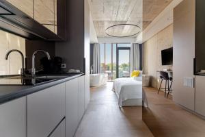 Luxury Honey Moon Apartments with Free Underground Parking