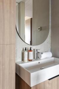 Luxury Honey Moon Apartments with Free Underground Parking