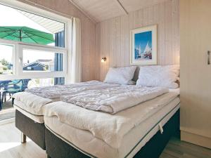 6 person holiday home in Groemitz