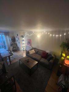 Beautiful large 1-bed apartment overlooking regents canal