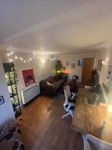 Beautiful large 1-bed apartment overlooking regents canal