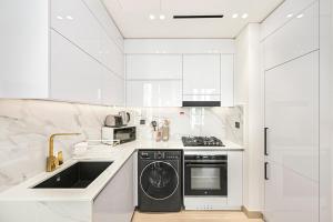 Golden Stays - Binghatti Tulip I Chic 1BR Apartment I Balcony Views I JVC Dubai