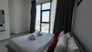 High Floor 2 Bedroom in V Tower