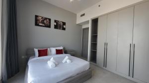 High Floor 2 Bedroom in V Tower