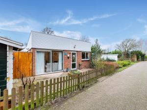 Holiday Home in Noordwijkerhout near Lake