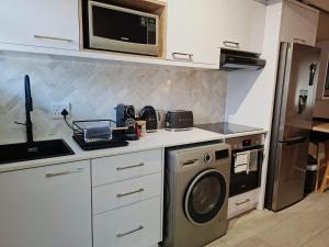 Stunning Beach Rd studio flat