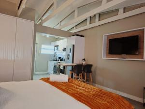 Stunning Beach Rd studio flat