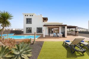 Villa Zafiro 17 by Escape Home