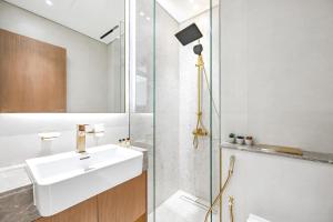 Golden Stays - Private Pool in Binghatti Tulip I Prime JVC 2BR I Balcony Access