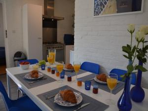 Bungalow in Noordwijk near Lake & Beach