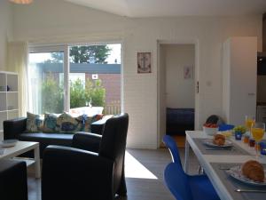 Bungalow in Noordwijk near Lake & Beach
