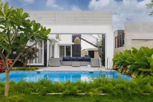 The Garden Stay by StayJadePrivate PoolHuge Lawn