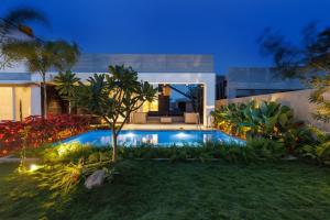 The Garden Stay by StayJadePrivate PoolHuge Lawn
