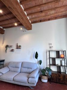 Peaceful Pause in Livorno Cozy apartment for 3-4 people with Private Parking