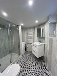 Appartements appartement cozy a Vincennes proche des transport M1 : photos des chambres