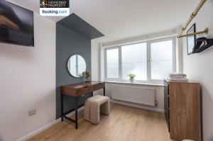 4 Cozy Double Bedroom House By Homebird Property Management Short Lets & Serviced Accommodation Leeds With Private Parking & Free WiFi