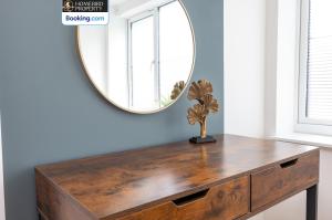 4 Cozy Double Bedroom House By Homebird Property Management Short Lets & Serviced Accommodation Leeds With Private Parking & Free WiFi