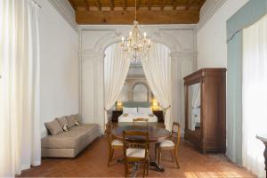 A Divine Vista - Frescoed Chianti Villa with Pool