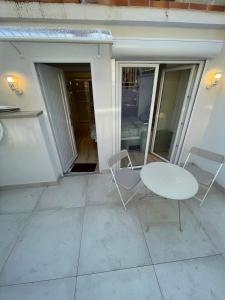 Appartements Studio spacieux avec terrasse privee, clim et parking payants : photos des chambres