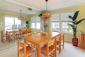 Marina Views, Walk to Beach Atlantic Beach Condo!