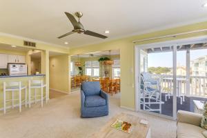Marina Views, Walk to Beach Atlantic Beach Condo!