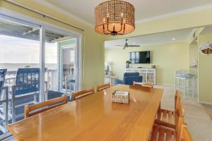 Marina Views, Walk to Beach Atlantic Beach Condo!