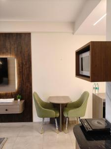 CozyCity Retreat 2 Studio Apartment with Kitchen Perfect for longer stays