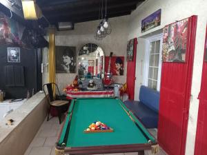 Le Val des Nymphes Petit déj compris, piscine, parking