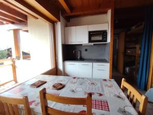 Appartement pour 4, balcon centre station, proche pistes - FR-1-733-162