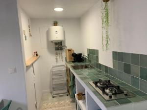 Tiny benedenwoning met SUP, 3 min van zee