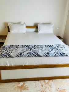 Tropica Retreat by Dazzle Destinations - Private Waterfalls, Private Rooms and Bonfire
