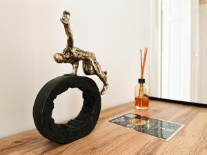 Classic Charm - 2BD central Apartment by FlatManager