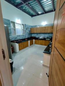 Tropica Retreat by Dazzle Destinations - Private Waterfalls, Private Rooms and Bonfire