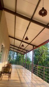 Tropica Retreat by Dazzle Destinations - Private Waterfalls, Private Rooms and Bonfire