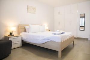 Spacious 2BR Apartment with Private Yard - Prime Location in Paphos - Sunshine Venus
