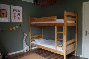 Renovated Lake view Retreat with Kayaks & Big Garden