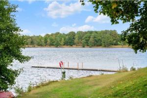 Renovated Lake view Retreat with Kayaks & Big Garden