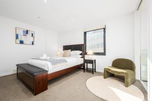 Foundry Top Floor 2BR Loft Parking & Workspace