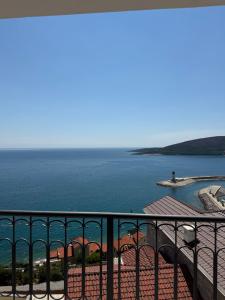 Waterfront Studio Apartment - Marina Village