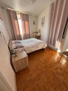 Appartements Bristol Manor joli f3 4pers en face thermes Neris : photos des chambres