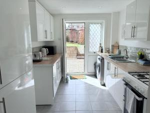 Hillrise - 3 bedroom house with garden