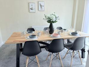 Hillrise - 3 bedroom house with garden