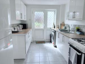 Hillrise - 3 bedroom house with garden