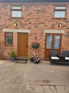 The Woottons Barn with Hot Tub